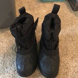 Boys size 6 Winter boots.